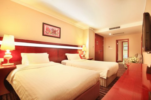 万丽花园大酒店(阳朔西街漓江店)