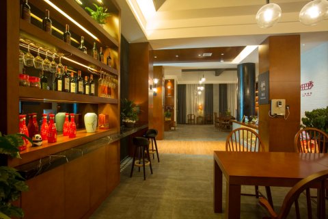 壹年肆季主题客栈(张家界国家森林公园店)