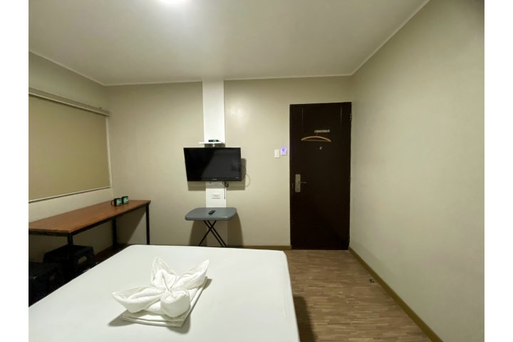 878奈亚DG经济型酒店(OYO 878 Dg Budget Hotel Naia)