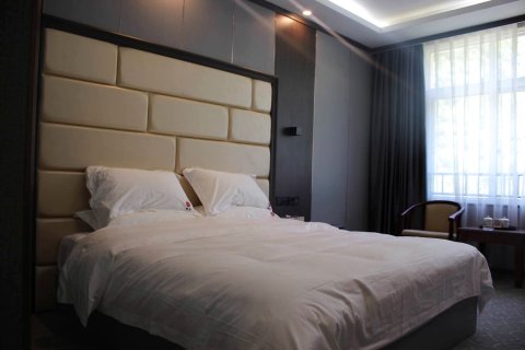 错那锦砻勒布酒店