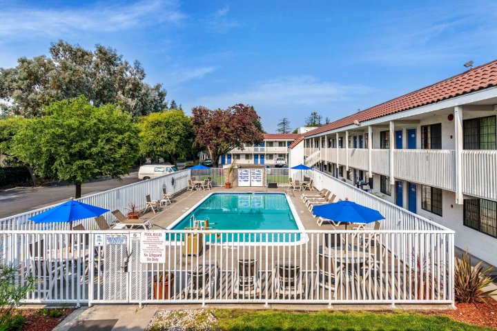 佩塔卢马6号汽车旅馆(Motel 6-Petaluma, CA)