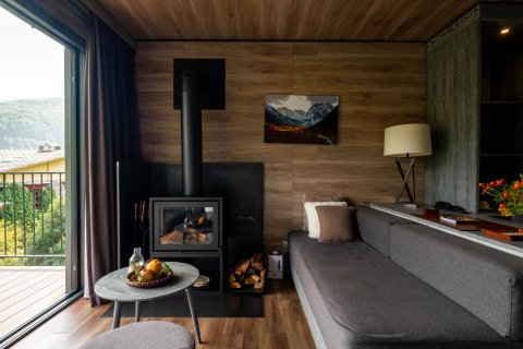 维西松赞塔城酒店