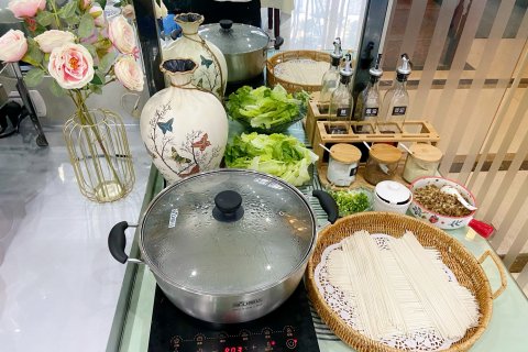 金叶·景盛酒店(乐山高铁站嘉兴路美食街店)