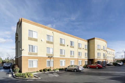 萨克拉门托大学区舒适酒店(Comfort Inn & Suites Sacramento – University Area)