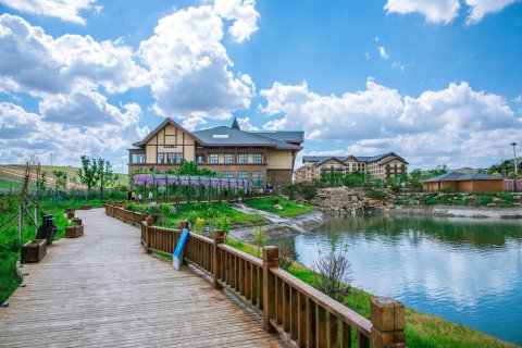 乌兰察布日光草原大河湾度假酒店