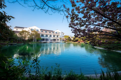 苏州彤日涵园湖滨度假酒店