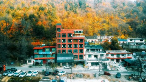 97号动车驿站(柞水营盘镇朱家湾村店)