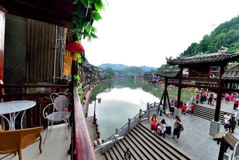 醉美凤凰精品临江民宿