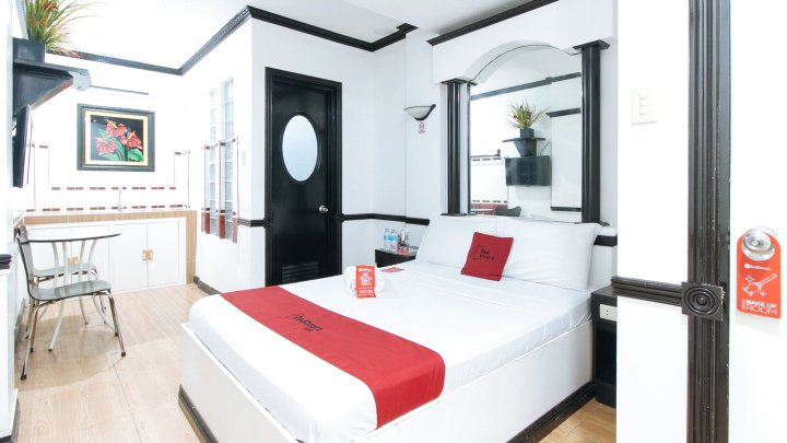 RedDoorz Plus Villa Gloria Taguig