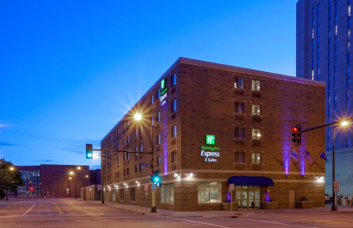 明尼阿波利斯市中心- 会议中心智选假日酒店&套房(Holiday Inn Express Hotel & Suites Minneapolis-Downtown Convention Center, an IHG Hotel)