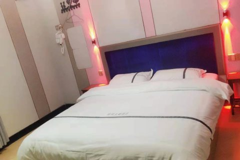 新干敬明主题酒店