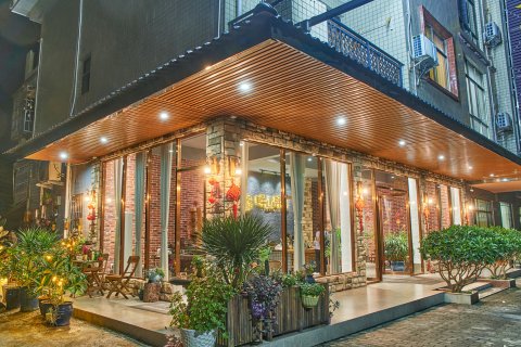 丹霞山畔山驿栈