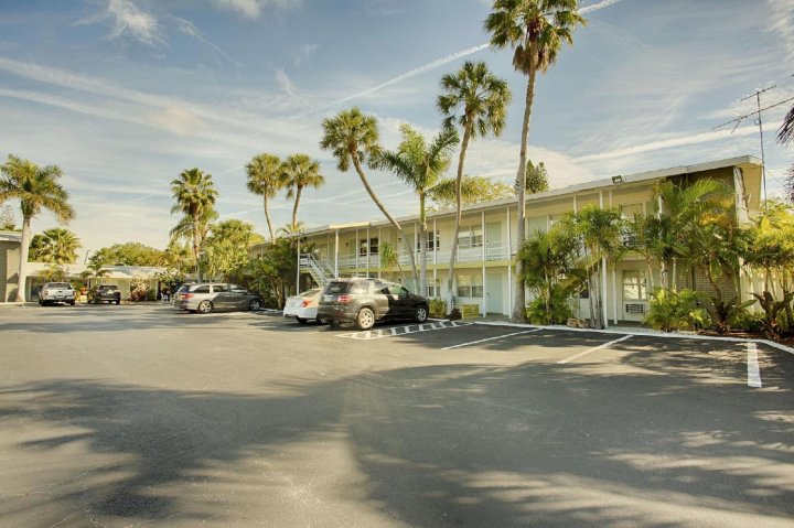萨拉索塔丽晶酒店及套房(Regency Inn & Suites Sarasota)