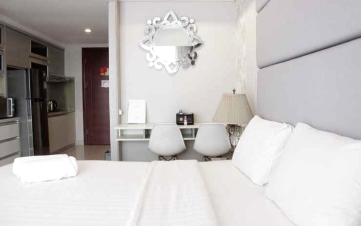 Gorgeous & Relaxing Studio Apartment at Tamansari Tera Residence By Travelio
