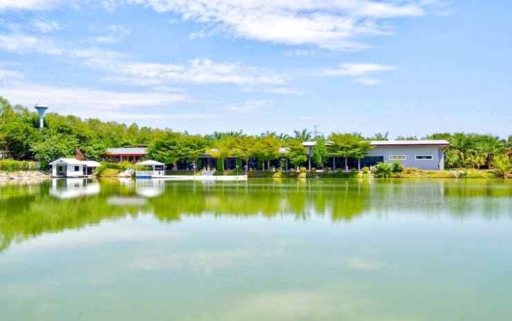泰亚金海度假村(Thaiasia Goldensea Resort)