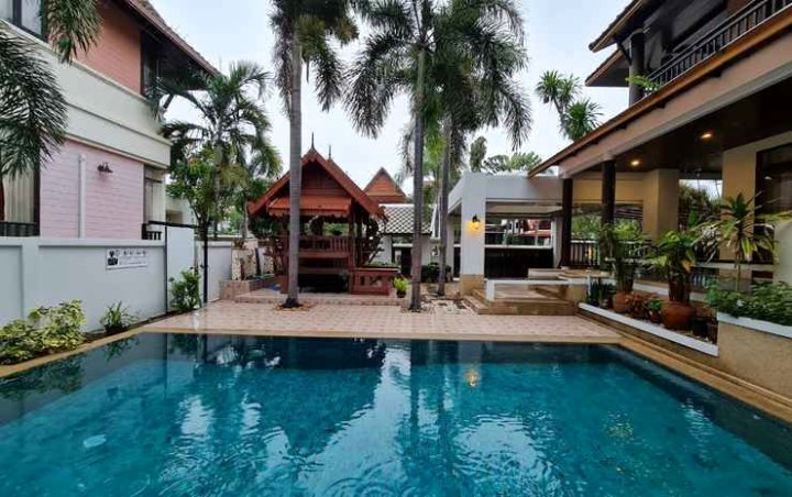 芭堤雅潘纳法游泳池别墅酒店(Punnapha Pool Villa Pattaya)