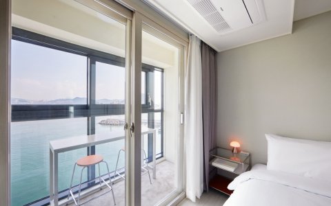 哈里移门公寓酒店(Shiftdoor Residence Hari)