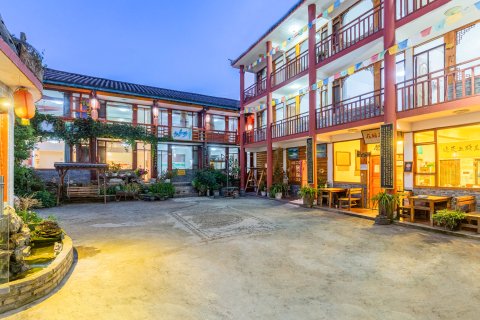 泸沽湖在路上·足迹民宿