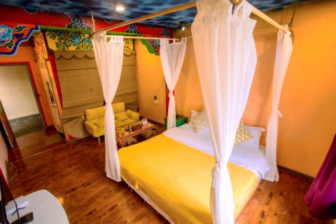 稻城亚丁图腾精品客栈