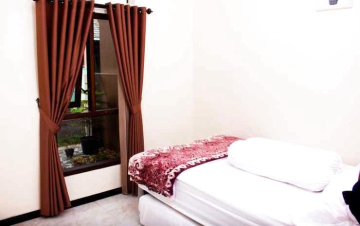 Homestay Villa Ijen - Four Bedroom