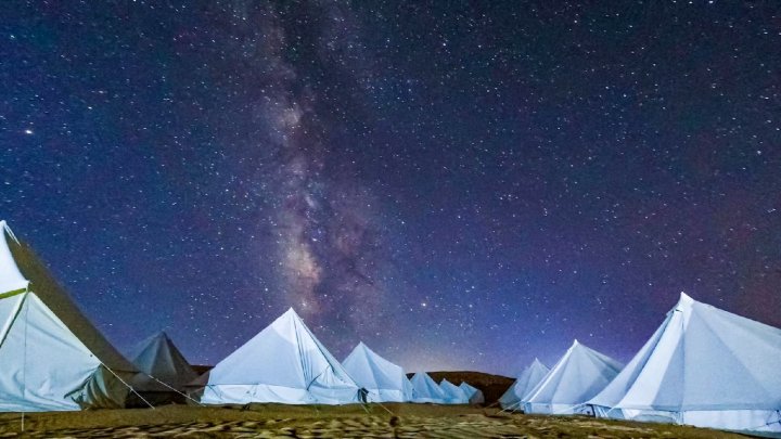 中卫星耀露营基地