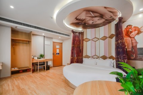 星呈酒店(贵阳花果园五里冲地铁站店)