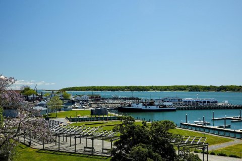 港滨酒店(The Harborfront Inn)