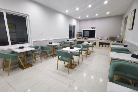 如家UP华驿智旅酒店(东海步行街高铁站店)