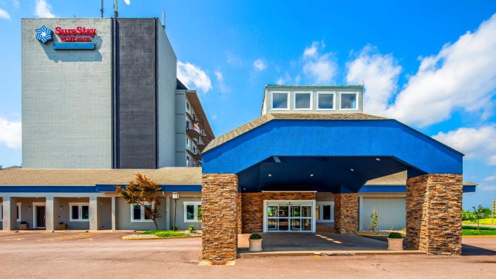 堪萨斯城机场最佳西方SureStay Plus酒店(Orangewood Inn & Suites Kansas City Airport)