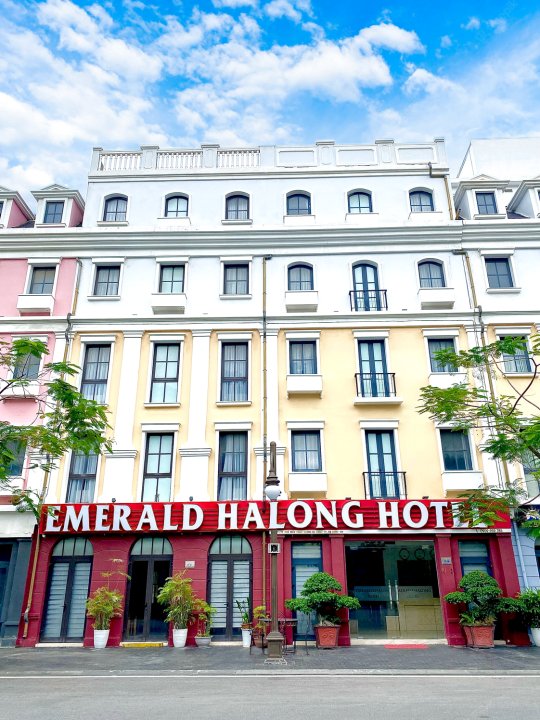下龙翡翠酒店(Emerald Halong Hotel)