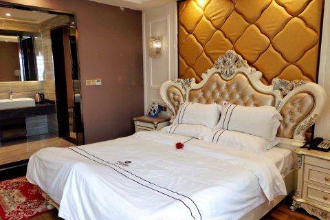 监利吉司利主题酒店