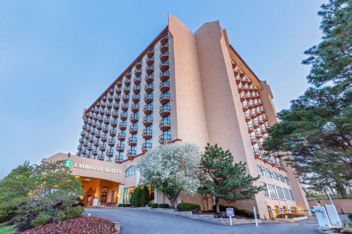 堪萨斯城广场希尔顿安泊酒店(Embassy Suites by Hilton Kansas City Plaza)