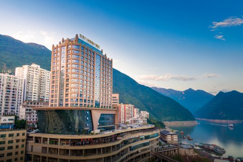巴东东圣九州国际大酒店(长江大桥巫峡口景区店)