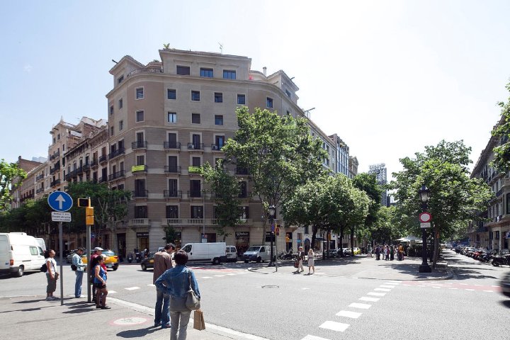 阿斯帕奇亚斯兰布拉加泰罗尼亚套房公寓(Aspasios Rambla Catalunya Suites)