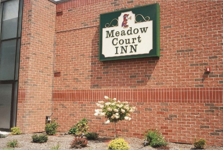 草地高尔夫酒店 - 伊萨卡凯(Meadow Court Inn - Ithaca)