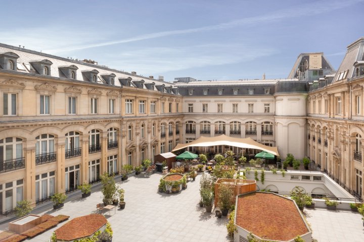 巴黎共和皇冠假日酒店 - IHG 旗下酒店(Crowne Plaza Paris République, an IHG Hotel)