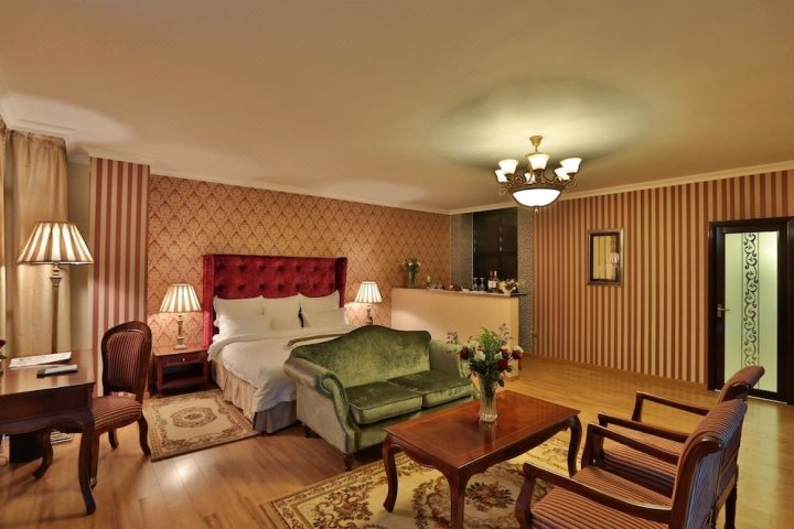 The Residence Suit Hotel