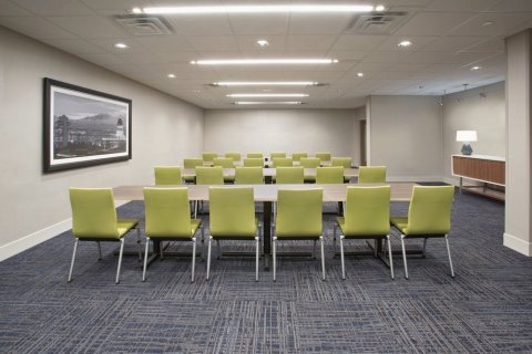 Holiday Inn Express & Suites - Edmonton N - St. Albert, an IHG Hotel