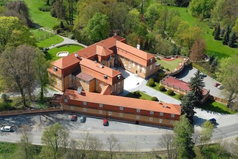 扎梅克斯特林酒店(Hotel Zámek Štiřín)