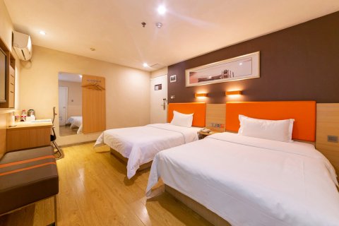 7尚优品酒店(钟鼓楼五路口地铁站店)