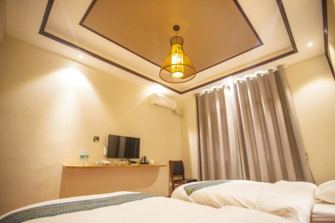 傣越风情假日酒店(西双版纳曼听公园店)