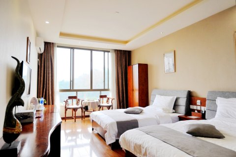 弄月峨眉山居民宿