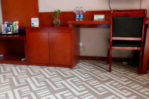 中宁隆翔商务酒店