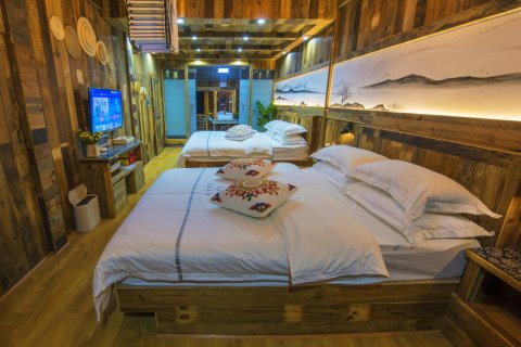 凤凰苗家客栈(古城虹桥店)