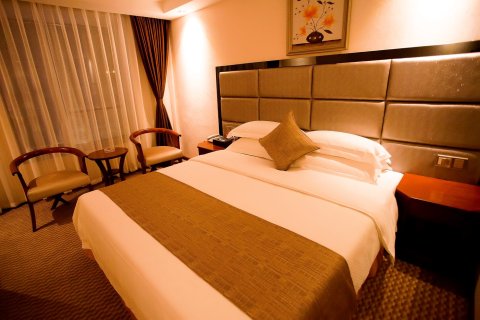 广宁百花假日酒店