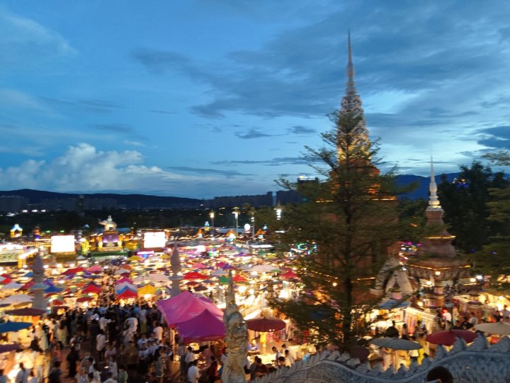 版纳星光夜市曼听公园三五人自由行民宿(旅游巷分店)