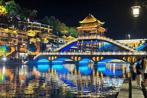 凤凰玖虞轩·梦江景民宿雪桥店