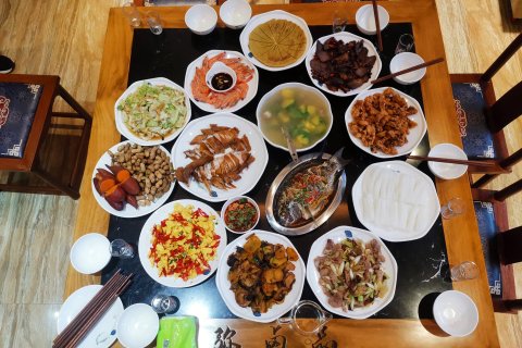 弥勒三龙酒店(湖泉温泉生态园红河水乡店)