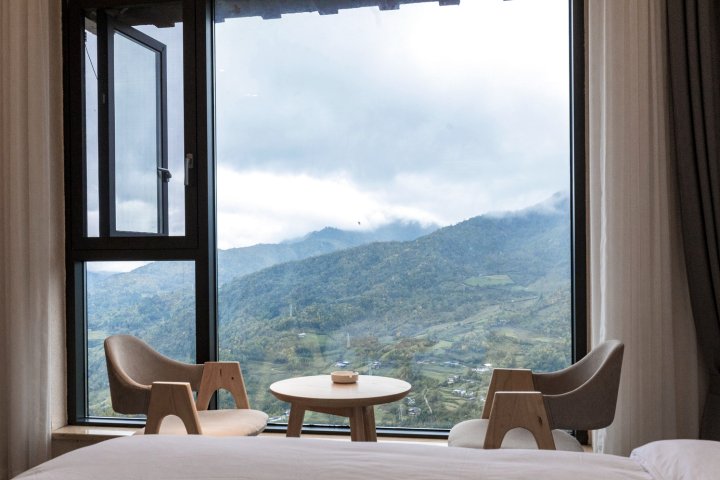 达瓦更扎·神山大酒店