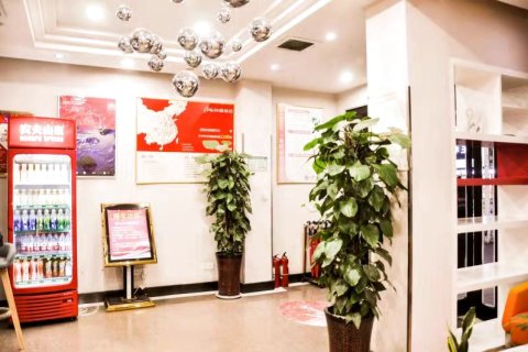 华苑轻舍酒店(沈丘东关汽车站店)